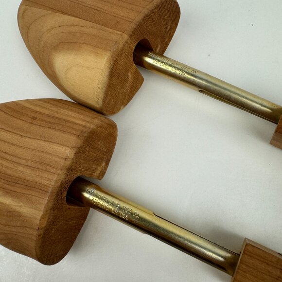 Vtg Cedar Wood Medium Size Shoe Tree Shape Moisture Absorber Executive Imperials - Picture 8 of 11